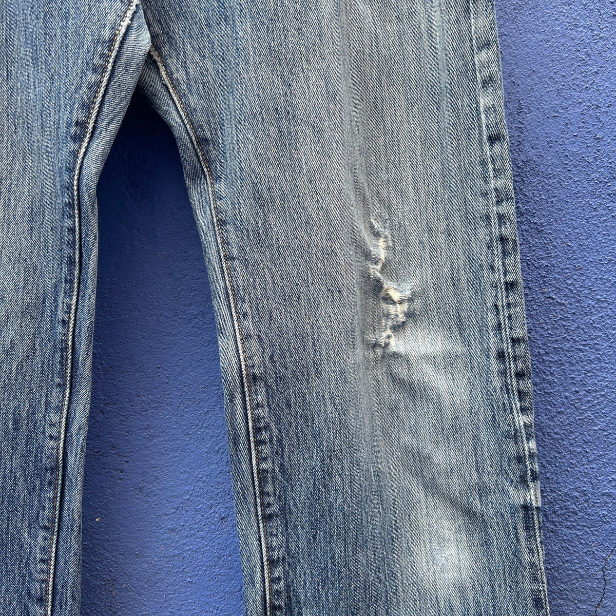 levi's distressed 501s