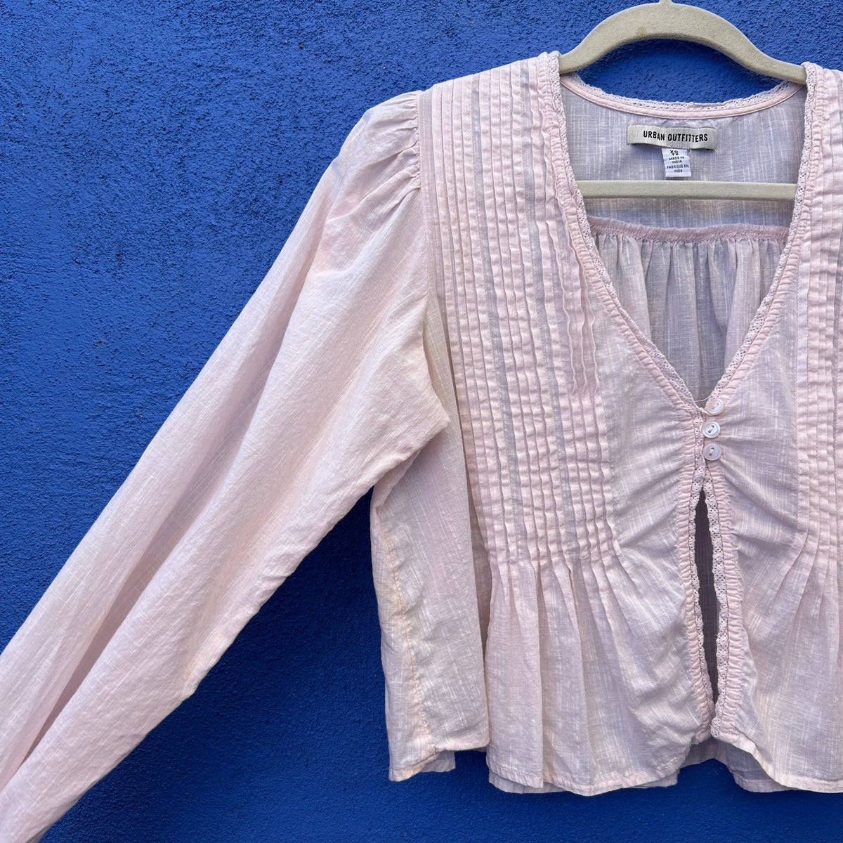 urban outfitters pintucked cropped balloon sleeved top