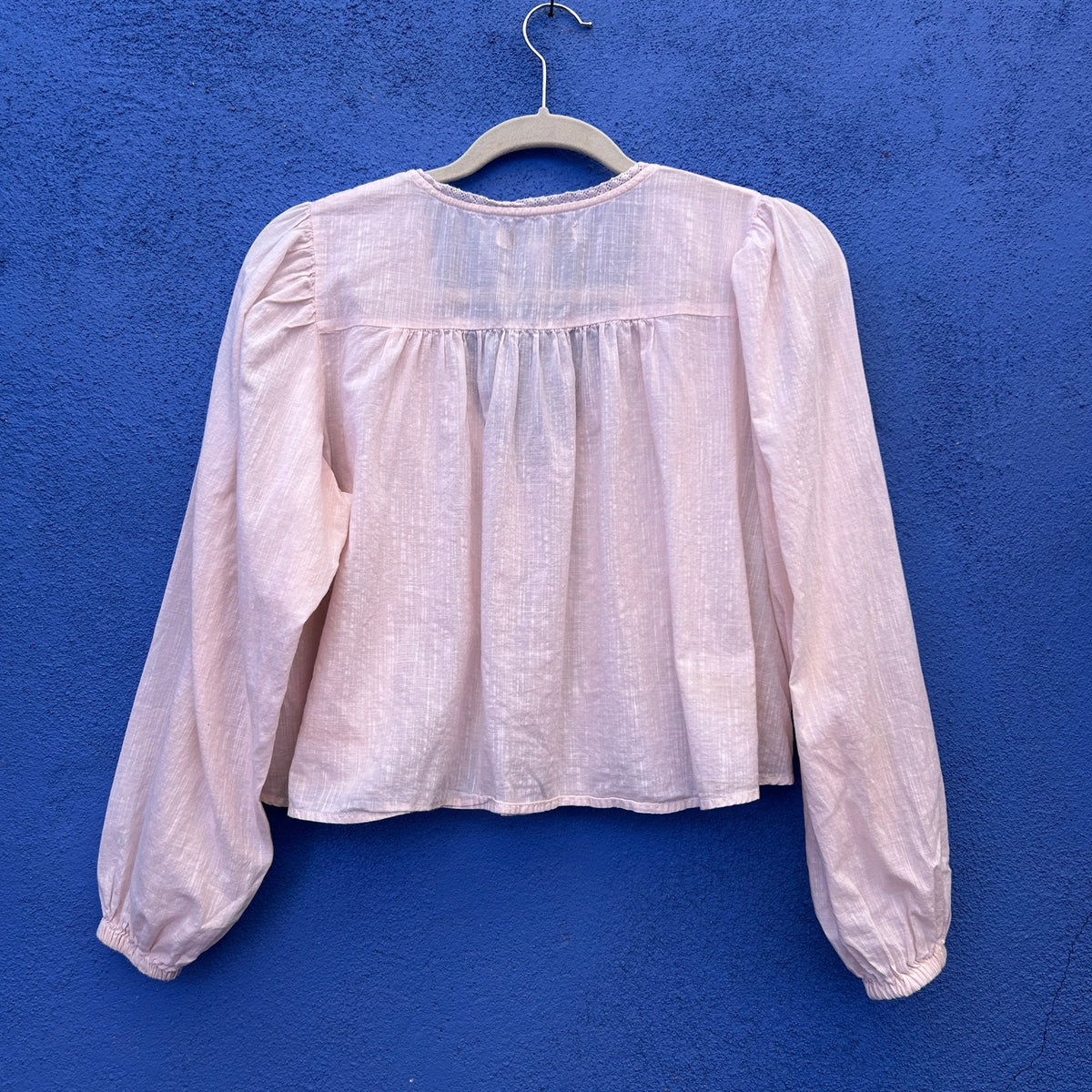 urban outfitters pintucked cropped balloon sleeved top