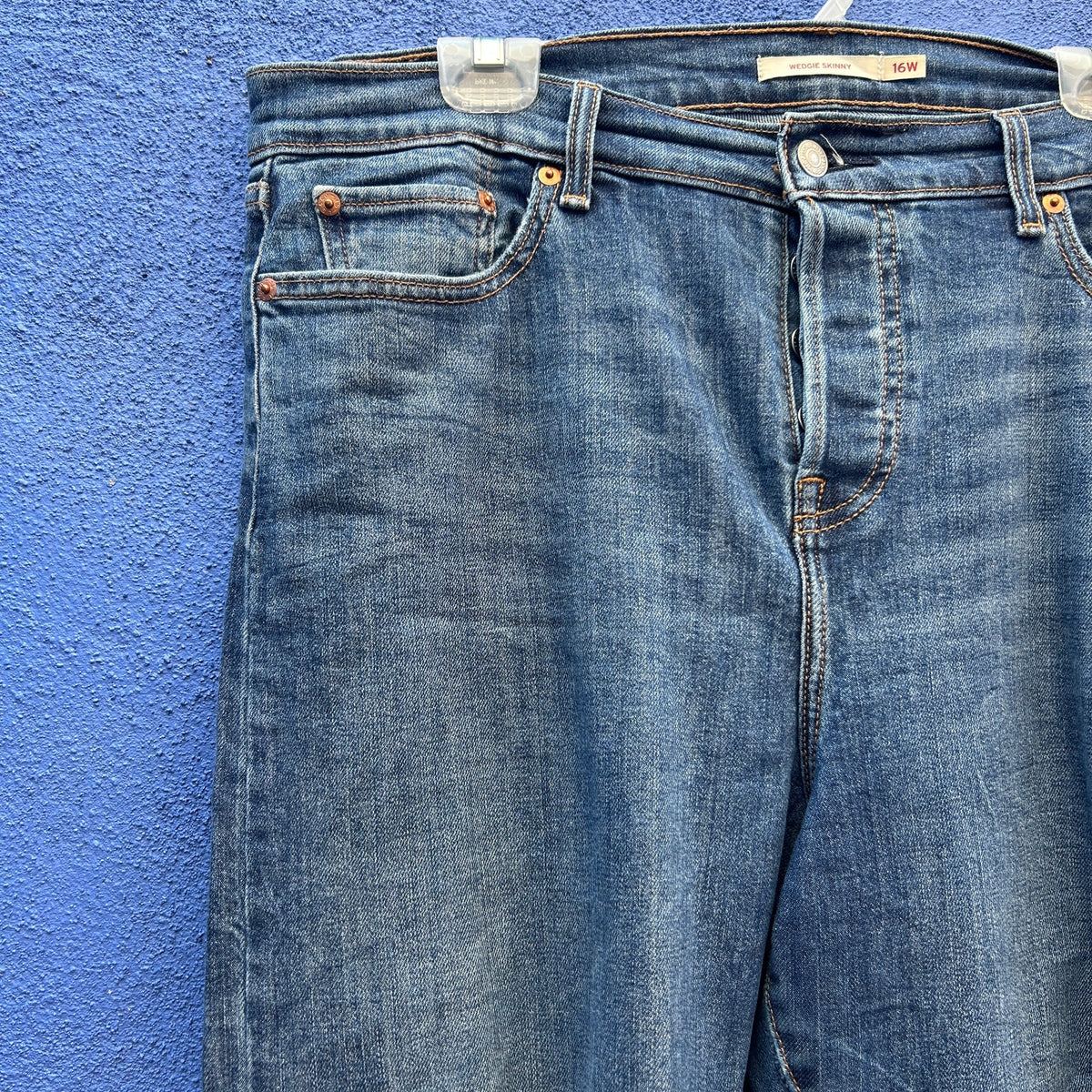 levi's wedgie skinny distressed cropped jeans