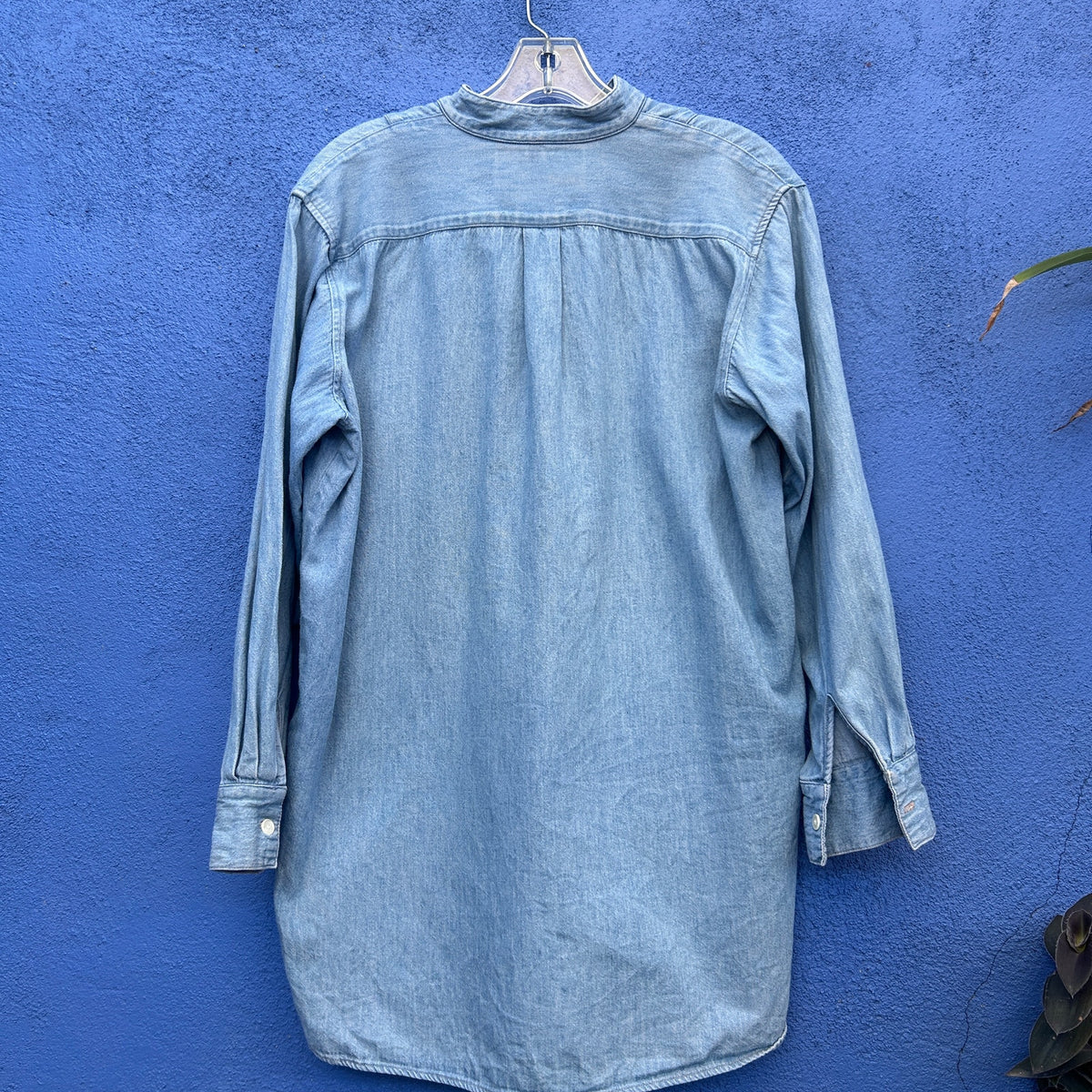 vintage express chambray 5 button top