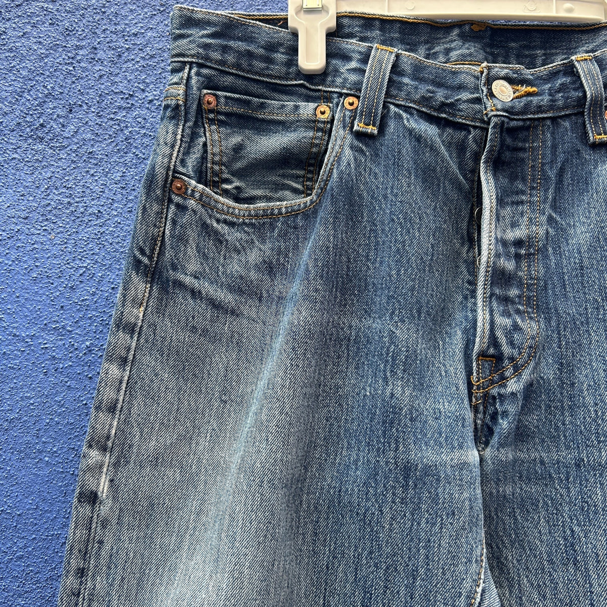 levi's distressed 501s