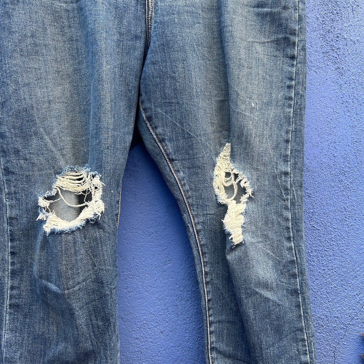 levi's wedgie skinny distressed cropped jeans